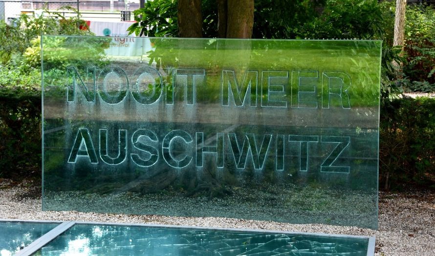 Scriba bij Nationale Holocaust Herdenking