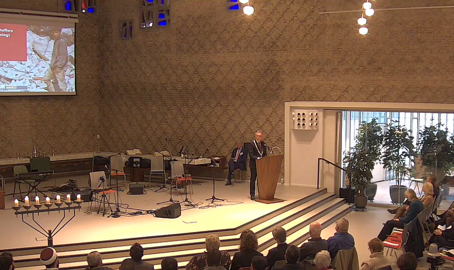 Burgemeester: Gedenken en handen ineen slaan