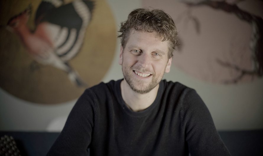 Gitaarleraar viert jubileum met expositie